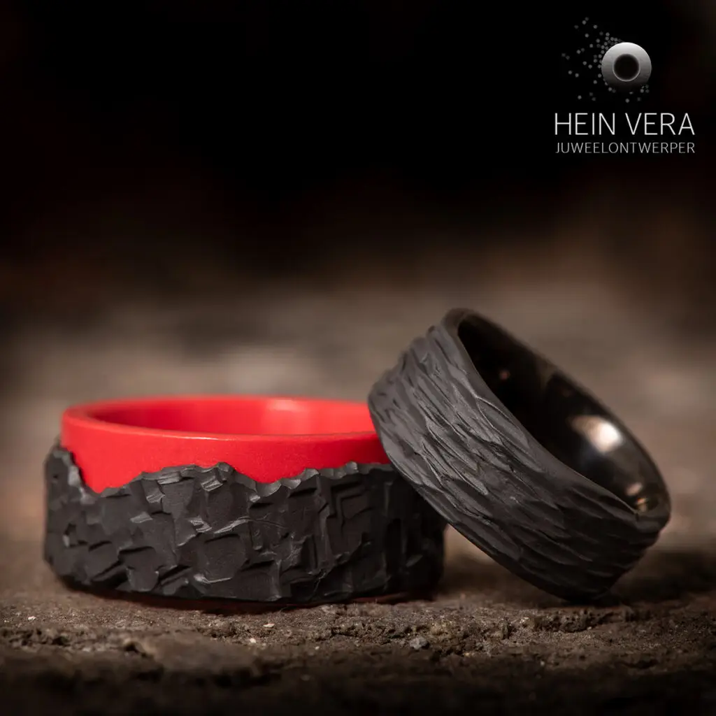 Trouwringen in zirkonium met rood glow in the dark